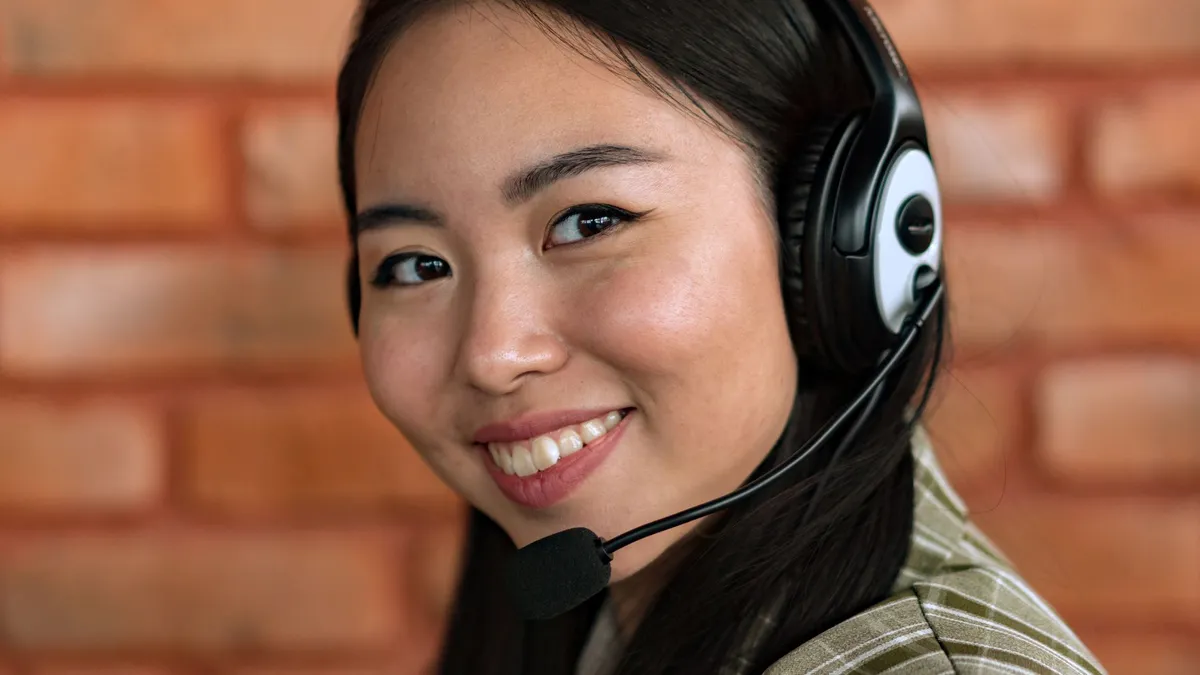 7 Advantages of Outsourcing Customer Service and How to Actually Get Them